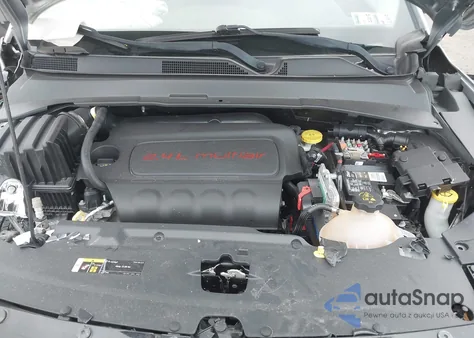 2018 Jeep Compass Latitude 4X4 z USA, uszkodzony, nr VIN 3C4NJDBB8JT423342